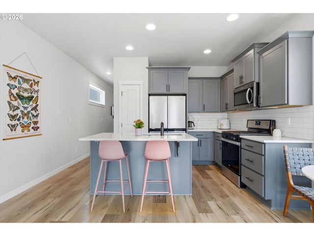 1479 S GIA Ct, Newberg, OR 97132