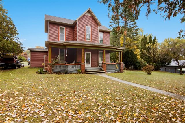 8195 5th Street, Onekama, MI 49675