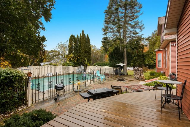 8195 5th Street, Onekama, MI 49675