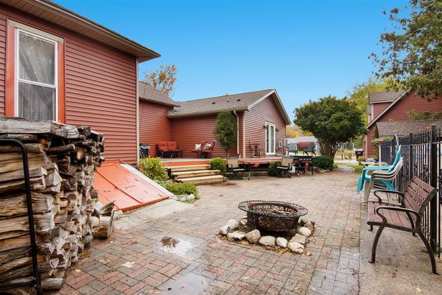 8195 5th Street, Onekama, MI 49675