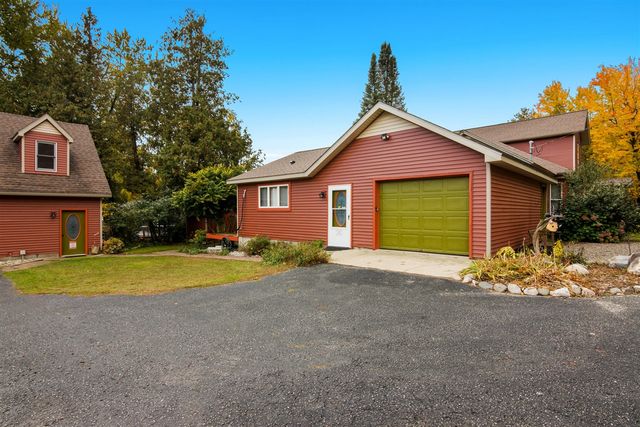 8195 5th Street, Onekama, MI 49675