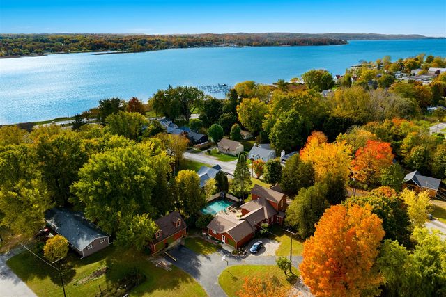 8195 5th Street, Onekama, MI 49675