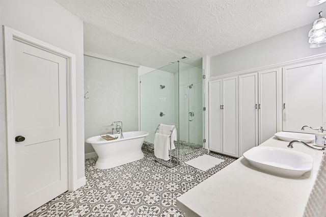 11 Haverford Lane, Friendswood, TX 77546