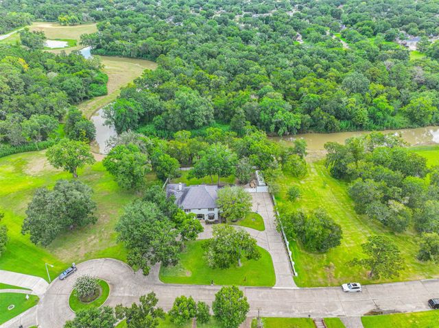11 Haverford Lane, Friendswood, TX 77546