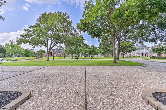 11 Haverford Lane, Friendswood, TX 77546