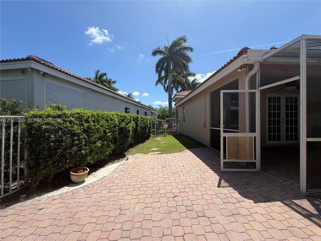 1816 Aspen Ln, Weston, FL 33327