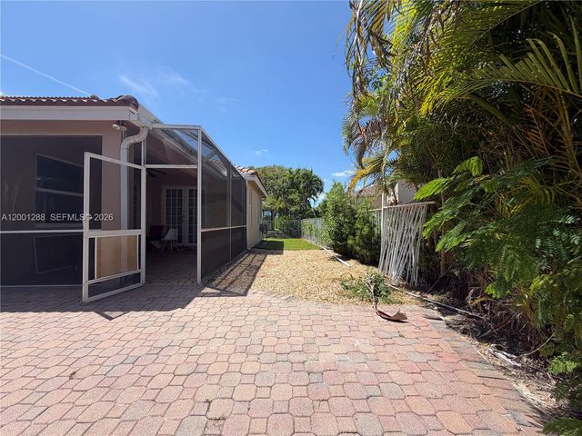 1816 Aspen Ln, Weston, FL 33327