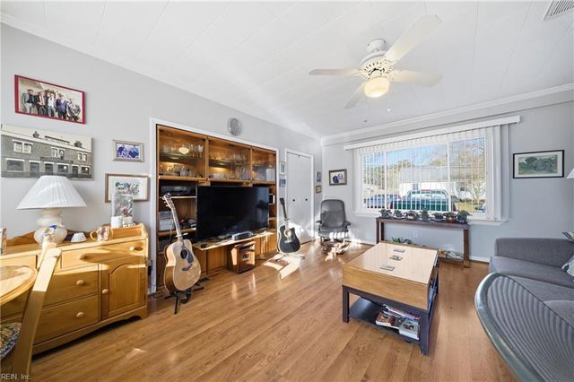 809 Seward LN, Virginia Beach, VA 23451