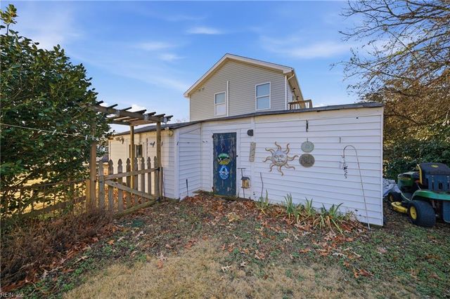 809 Seward LN, Virginia Beach, VA 23451