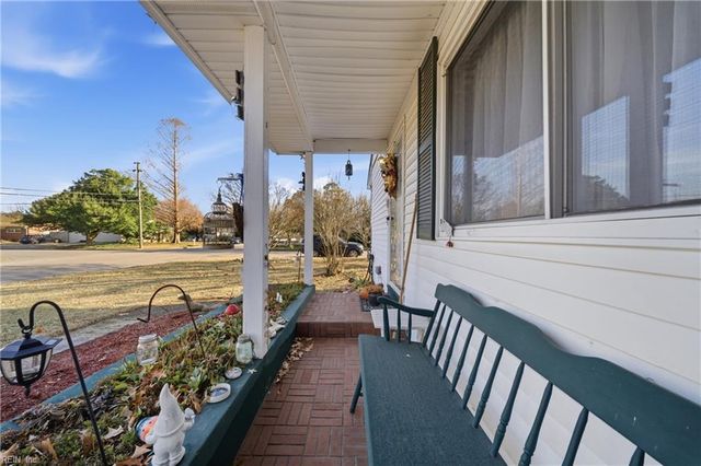 809 Seward LN, Virginia Beach, VA 23451