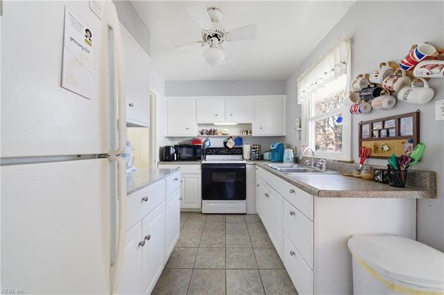 809 Seward LN, Virginia Beach, VA 23451