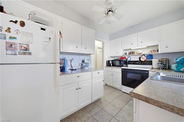 809 Seward LN, Virginia Beach, VA 23451