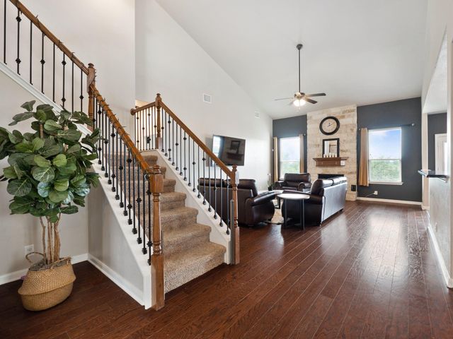 17903 Linkhill DR, Dripping Springs, TX 78620