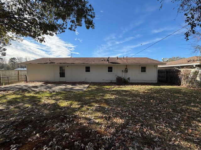 2315 Oakwood Road, Pine Bluff, AR 71603