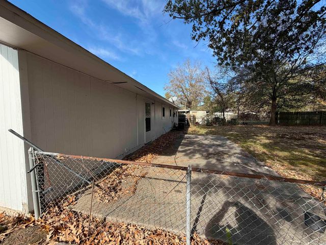 2315 Oakwood Road, Pine Bluff, AR 71603