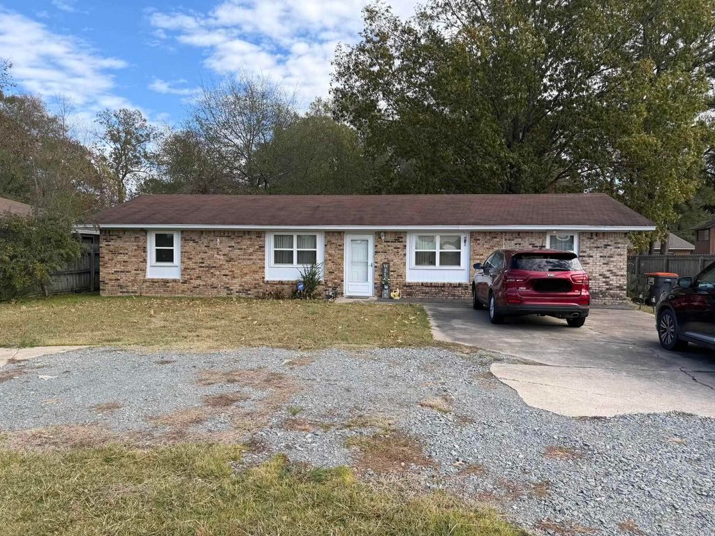 2315 Oakwood Road, Pine Bluff, AR 71603