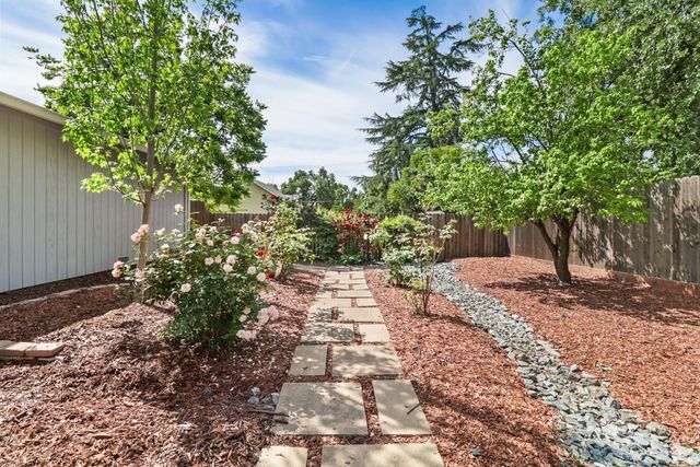 2716 Zachman Way, Carmichael, CA 95608