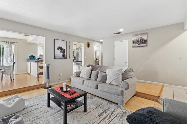 2716 Zachman Way, Carmichael, CA 95608