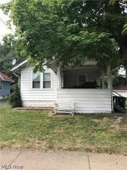 1041 E Archwood Avenue, Akron, OH 44306