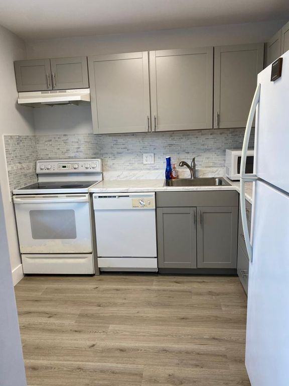 19 Abbey Lane 206, Delray Beach, FL 33446