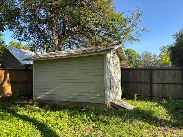 128 Corona, San Antonio, TX 78209