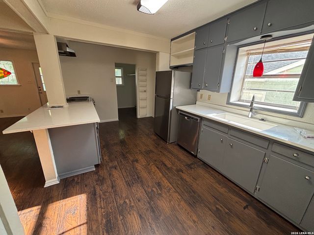 128 Corona, San Antonio, TX 78209