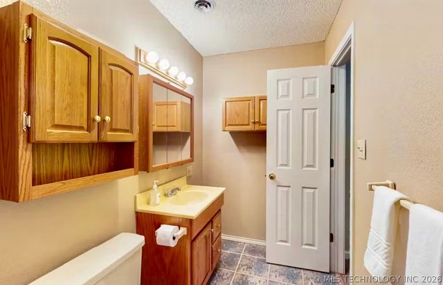 9152 Stone Brook Drive, Kingston, OK 73439