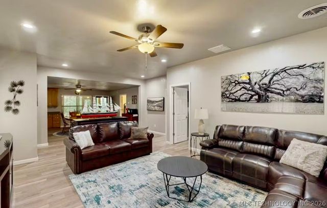 9152 Stone Brook Drive, Kingston, OK 73439