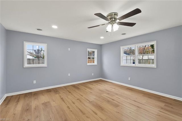 814 Tulip DR, Newport News, VA 23608