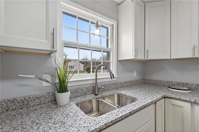 814 Tulip DR, Newport News, VA 23608