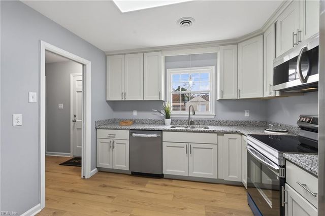 814 Tulip DR, Newport News, VA 23608