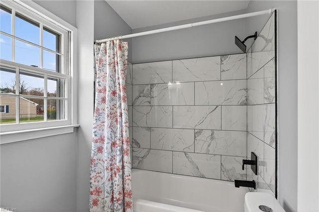 814 Tulip DR, Newport News, VA 23608