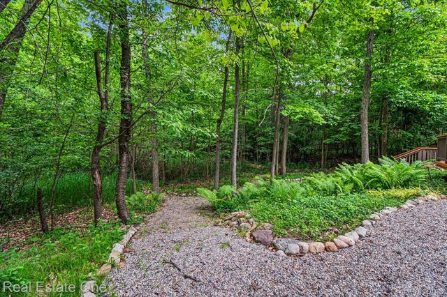 4757 Hardwoods Drive, West Bloomfield Charter Township, MI 48323