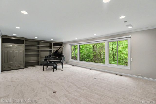 4757 Hardwoods Drive, West Bloomfield Charter Township, MI 48323