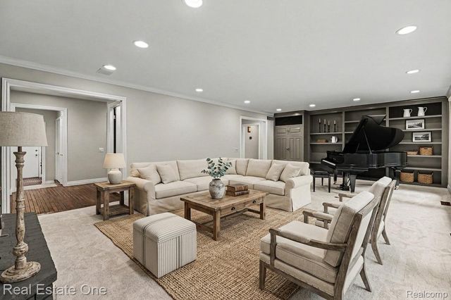 4757 Hardwoods Drive, West Bloomfield Charter Township, MI 48323