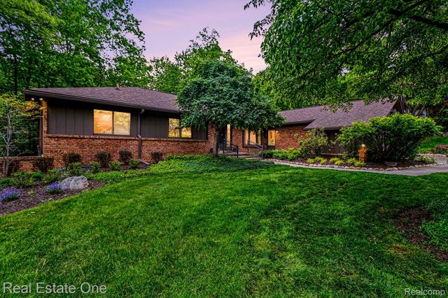4757 Hardwoods Drive, West Bloomfield Charter Township, MI 48323