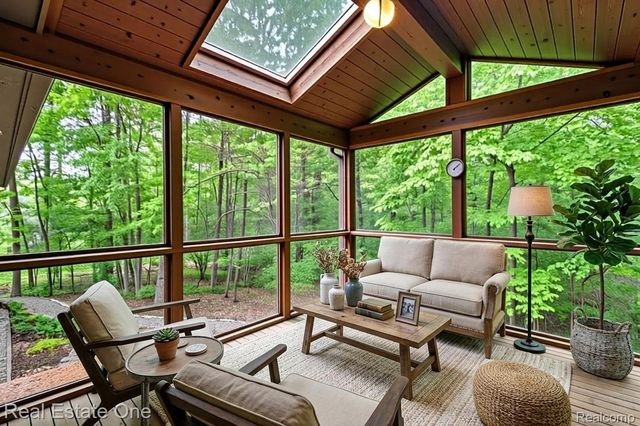 4757 Hardwoods Drive, West Bloomfield Charter Township, MI 48323