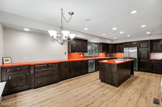 4757 Hardwoods Drive, West Bloomfield Charter Township, MI 48323