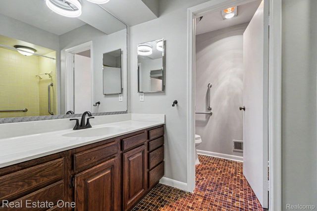 4757 Hardwoods Drive, West Bloomfield Charter Township, MI 48323