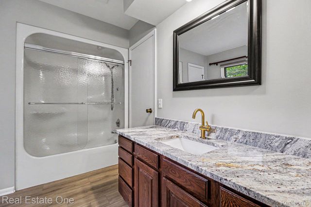 4757 Hardwoods Drive, West Bloomfield Charter Township, MI 48323