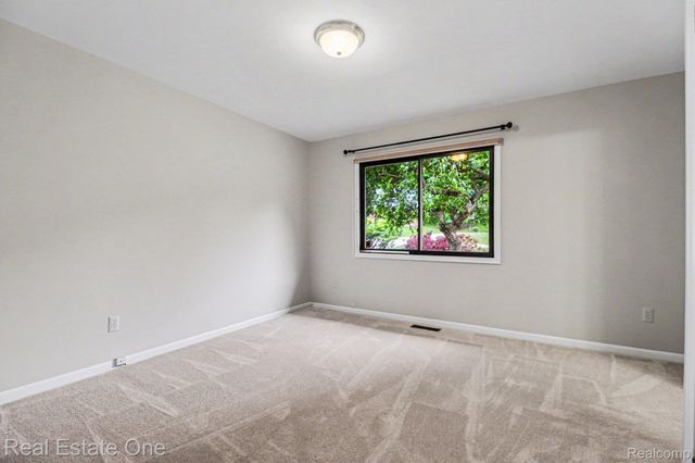 4757 Hardwoods Drive, West Bloomfield Charter Township, MI 48323