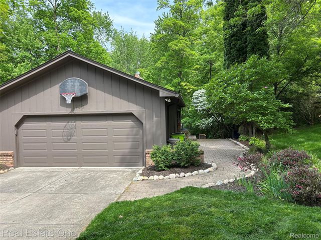 4757 Hardwoods Drive, West Bloomfield Charter Township, MI 48323