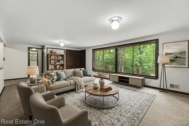4757 Hardwoods Drive, West Bloomfield Charter Township, MI 48323