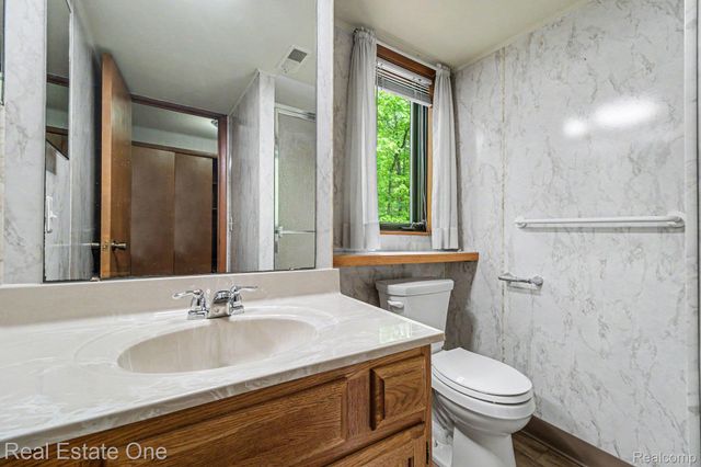 4757 Hardwoods Drive, West Bloomfield Charter Township, MI 48323