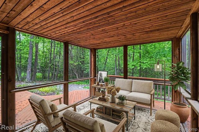 4757 Hardwoods Drive, West Bloomfield Charter Township, MI 48323