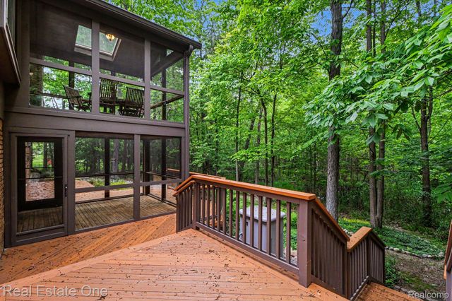 4757 Hardwoods Drive, West Bloomfield Charter Township, MI 48323