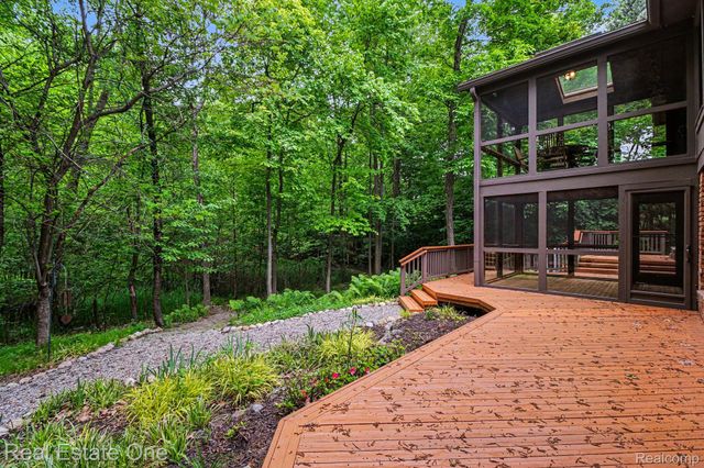 4757 Hardwoods Drive, West Bloomfield Charter Township, MI 48323