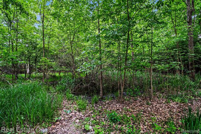 4757 Hardwoods Drive, West Bloomfield Charter Township, MI 48323