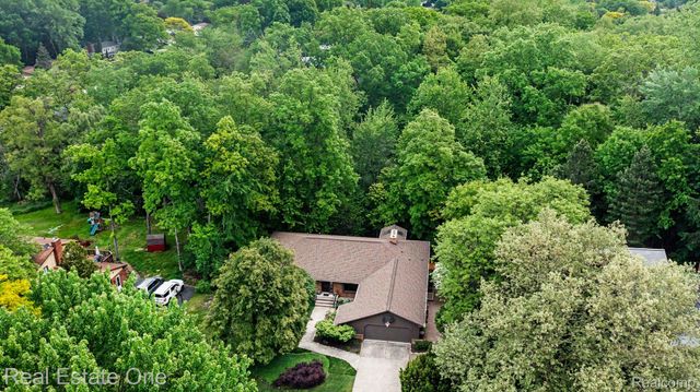 4757 Hardwoods Drive, West Bloomfield Charter Township, MI 48323