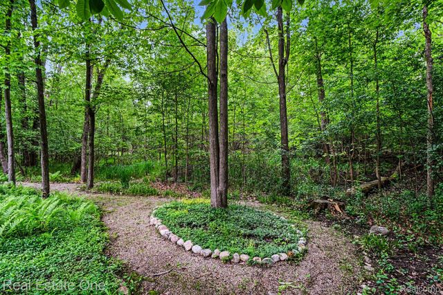4757 Hardwoods Drive, West Bloomfield Charter Township, MI 48323
